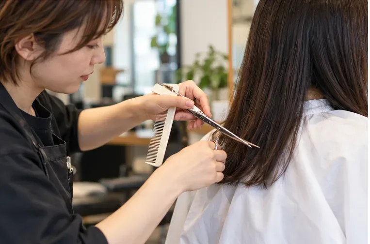 2026年10月に髪を切るのに良い日：伸ばしたい人・長持ちさせたい人の月カレンダー