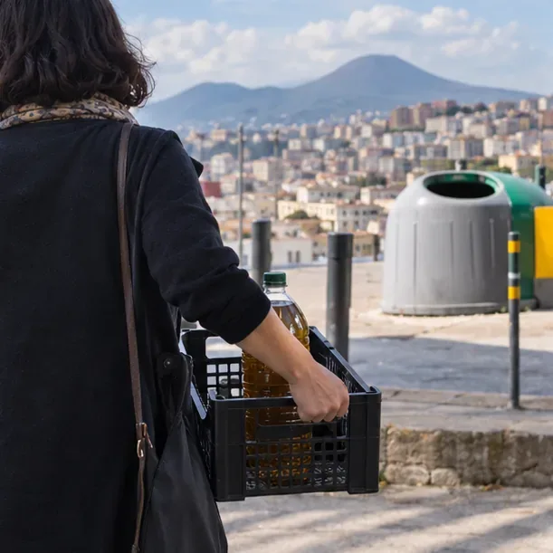 Come smaltire olio da cucina usato a Napoli: punti di raccolta e istruzioni