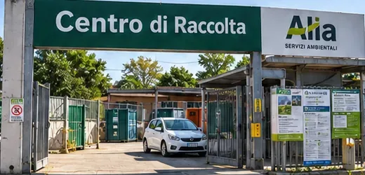 Cancello di accesso a un centro di raccolta, con insegna, tettoia e automobile