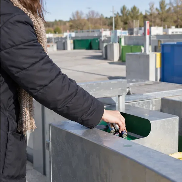 Comment jeter des piles à Nantes ? Points de collecte et solutions selon votre besoin