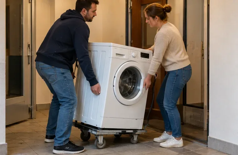 Deux personnes déplaçant un lave-linge sur un chariot à roulettes à travers une entrée