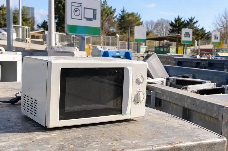 Comment jeter un micro-ondes à Nîmes ? Déchèterie, reprise en magasin ou don