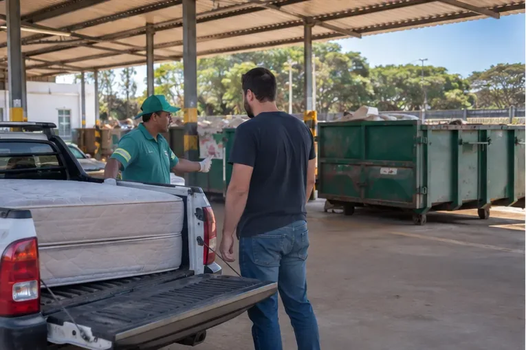 Como descartar colchão em Uberlândia: Ecopontos, Cata-Treco e cuidados práticos