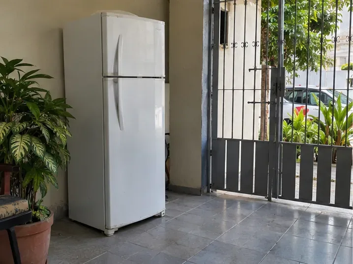 Como descartar geladeira em Recife: coleta agendada, Ecoestações e logística reversa
