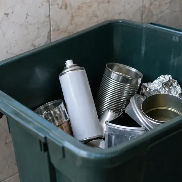Como descartar lata de spray em Salvador: guia seguro e atualizado
