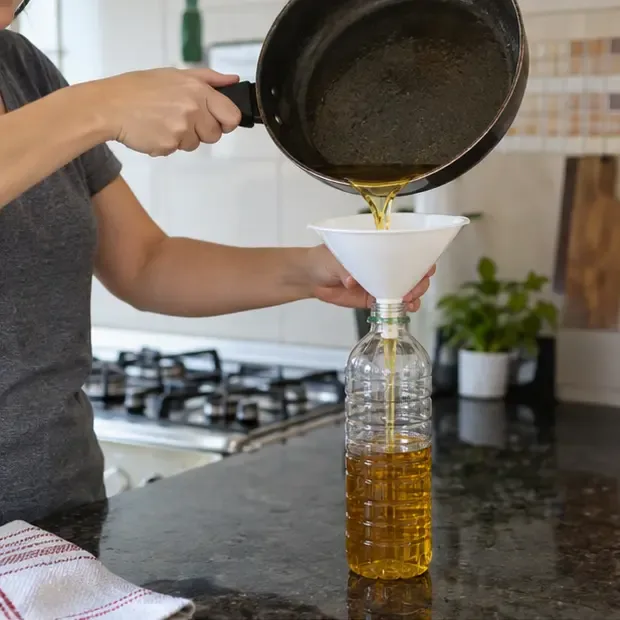 Como descartar óleo de cozinha usado em Osasco