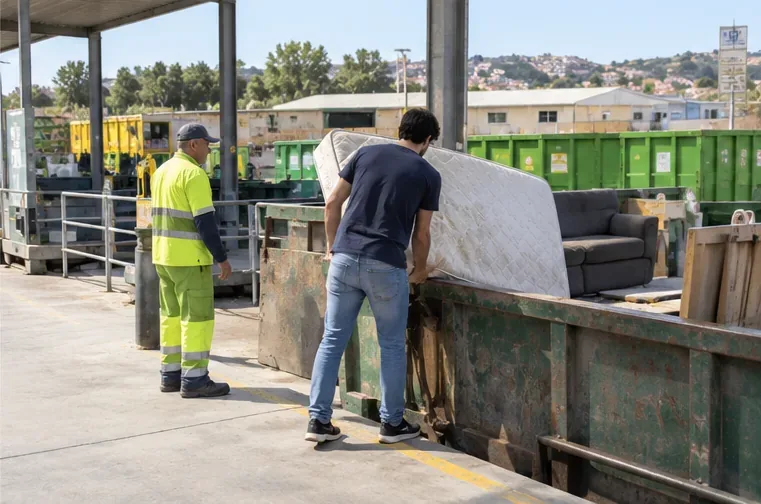 Cómo tirar un colchón en Badalona: recogida de voluminosos y puntos limpios