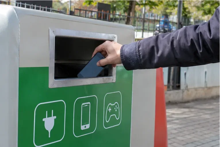 Cómo tirar un móvil en Zaragoza: puntos limpios, tiendas y pasos antes de reciclarlo