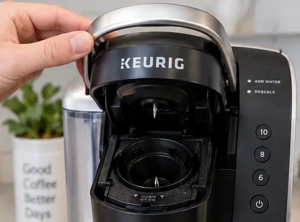 キューリグのニードルを安全に洗浄する方法：コーヒーかすを取り除く4つのステップ