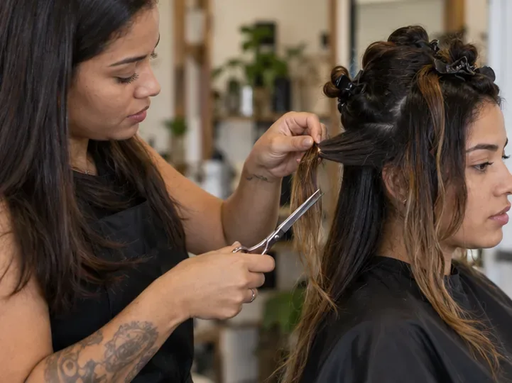Melhores dias para cortar ou pintar o cabelo de 5 a 11 de outubro de 2026 no Brasil