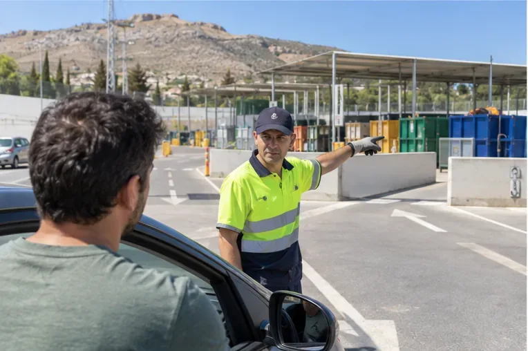 Punto limpio en Alicante: qué residuos aceptan y cómo acceder sin equivocarte