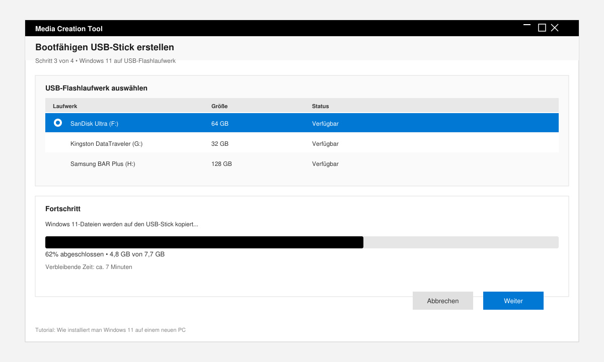 Media Creation Tool Fenster mit Auswahl des USB-Sticks und Fortschrittsbalken