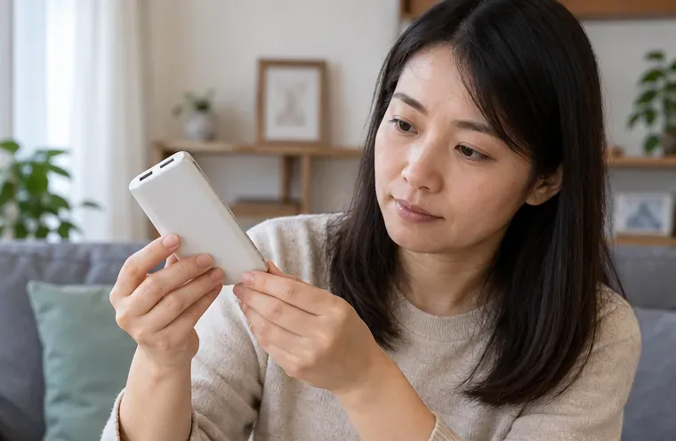 民眾在家中查看完整行動電源外殼，留意是否有裂痕或鼓起