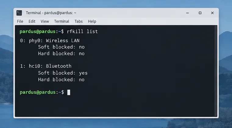 Pardus 風格的終端顯示 rfkill 清單和一個標記為「軟封鎖是」、「硬阻止否」的藍牙無線電。