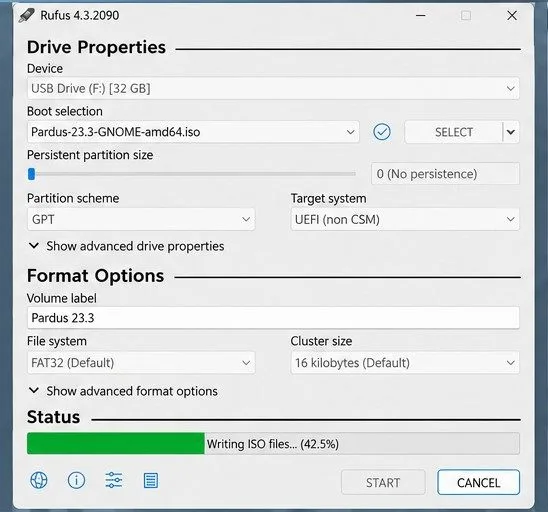 Rufus displays a partially filled writing progress bar while creating the USB.