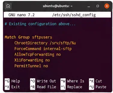 GNU nano 編輯器顯示了帶有 ChrootDirectory 和 ForceCommand 設定匹配群組的 SFTP 規則
