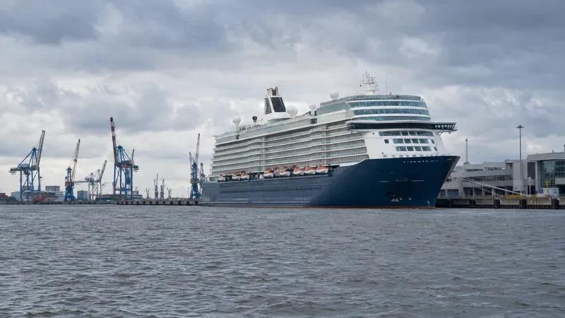 Mein Schiff 3 nach Kollision in Bremerhaven: Was Reisende jetzt prüfen sollten