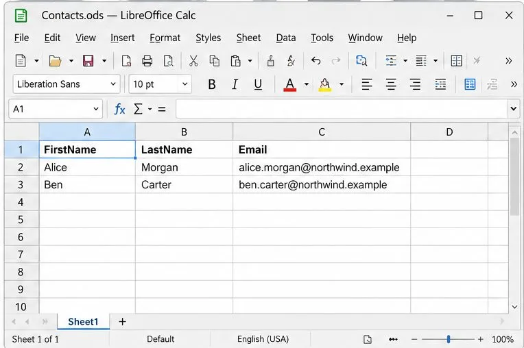 LibreOffice Calc 工作表,包含姓名、姓氏和電子郵件列,以及兩個範例收件者行。