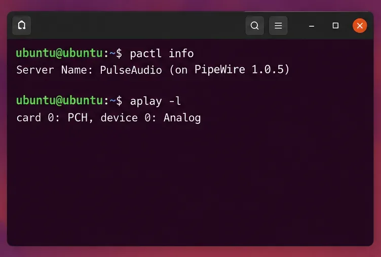 Saída ilustrativa do terminal mostrando o PipeWire como servidor de áudio e o comando `aplay` listando os dispositivos de reprodução.